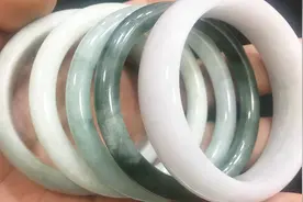 翡翠手镯佩戴久了表面的颜色为什么会不一样？小汉告诉你视频封面