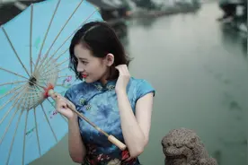 一首《江南情思》，飘摇雨，蚱蜢舟，一叶江南一叶羞，佳人舞红袖视频封面