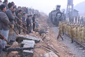 日本军官失去斗志，主动缴械投降，中国人大声欢呼：我们胜利了！视频封面