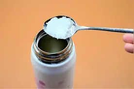 保温杯脏了不好洗？教你保温杯清洗技巧，洗完就和新的一样干净