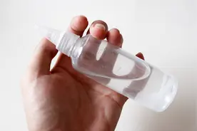 502胶水弄手上凝固快难清理，3个妙招帮你快速去除，快捷不留痕视频封面