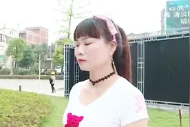 女子试穿6500元一套的神奇内衣 销售员竟当场把她原本内衣扔掉？视频封面