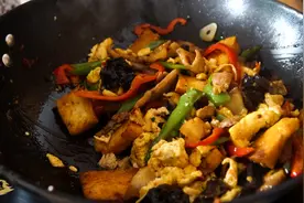 午饭炒一个叫“一锅香”的美味，大家看看到底香不香？视频封面