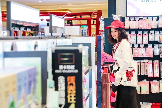 一起扫描二维码带走小兔子，帮助唇腭裂儿童吧！