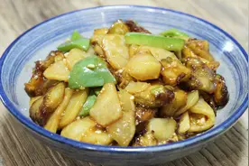 饭店厨师教做家常地三鲜，茄子土豆尖椒完美组合，超级下饭有食欲