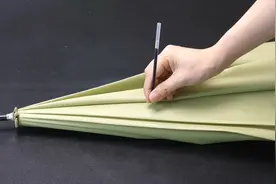 旧雨伞不要扔，把笔芯缝在上面，解决了大家都困扰的一个问题视频封面