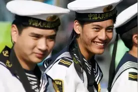 海军的帽子上为什么会有两根飘带？今天算长见识了