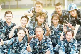 杨幂曾经的班长王威退伍，这回可要好好聚一聚了视频封面