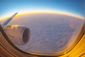 为什么飞机起飞和降落时，空姐提示要将窗户遮光板打开？原来如此视频封面
