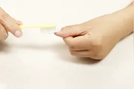 被烟熏黄的手指很难看！教你一招轻松变回正常颜色！快来看看吧