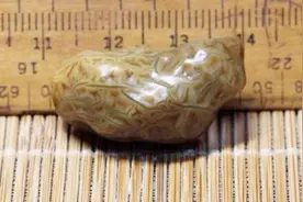 女子扫墓路上捡得金疙瘩，贴身佩戴被告知不吉利，专家：价值连城视频封面