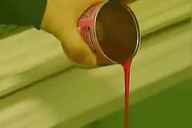 宅男意外获得“美女罐头”，将其倒入浴缸就能变出个美女视频封面