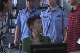 小伙帮队长变装骗疑犯，队长换完出来一走，老队员看到立马晕倒视频封面
