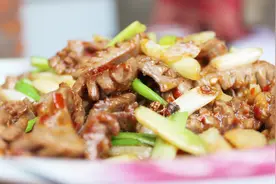 这才是爆炒腰花的正宗做法，滑嫩浓香，我能吃4碗饭视频封面