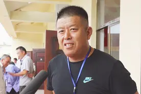 山东菏泽一个乡镇，抓蟋蟀斗蟋蟀是农民的一大爱好，还能赚钱视频封面