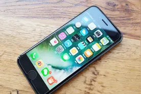 iPhone支持交通卡了，怎样实体卡的余额转进iPhone呢视频封面