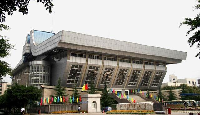 莱阳农学院2001年招生简章《烟台一不留神放走的大鱼》 - 指数牛