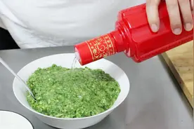 韭菜开的花要咋吃？把它做成韭花酱，蘸酱、拌面条都好吃视频封面