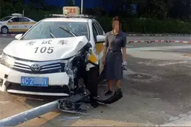 珠海女学员考试猛撞栏杆，拔钥匙直接走，过万车损赔惨教练！图片
