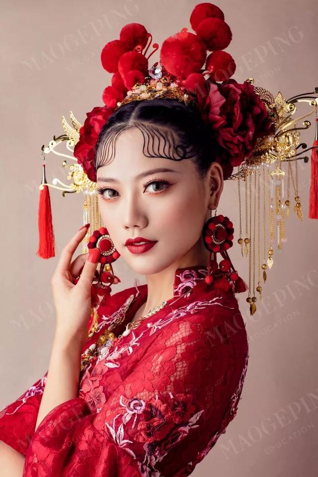 简单秀禾服新娘造型图片,穿秀禾服梳什么发型?