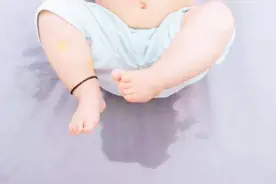 孩子上了小学还经常尿裤子，妈妈怎么也没想到是自己造成的视频封面