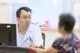 尴尬！女子爱跳广场舞 跳成尿失禁视频封面
