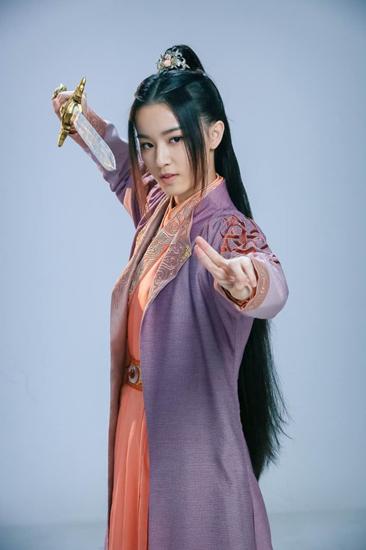 年来,她也演了不少电视剧,像什么《青云志》,她在里面扮演的是燕虹