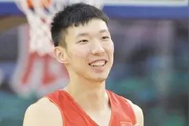 周琦结婚了！他是96年才出生的啊，有钱还踏实，新娘很漂亮！视频封面