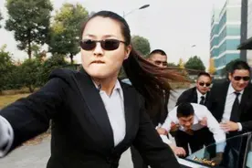 中国最牛女保镖，令外国保镖自叹不如，身价过亿，至今仍单身视频封面