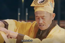 道士来到大厦做法，意外发现这里的鬼魂都被困住了根本出不去视频封面