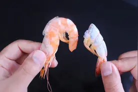 虾壳上隐藏一个小机关，轻轻一剥就能3秒快速去虾壳，太实用了视频封面