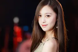 美女翻唱陈小云闽南语《爱情的骗子我问你》经典好听视频封面