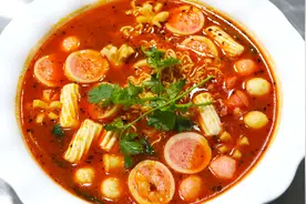 方便面吃出新高度，大厨分享麻辣烫方便面的做法，香辣可口又开胃