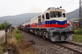 实拍火车加油，加一次油需要44000，就不怕“油耗子”吗？视频封面