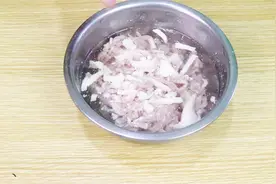 肉类稍有异味丢了真可惜，在盆里加点它洗一洗，炒出来味道鲜美视频封面