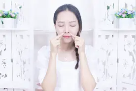 脸上法令纹很明显，这几种按摩的方法，减轻皱纹紧致肌肤，很有效视频封面