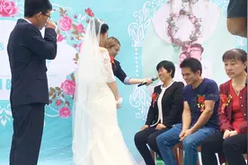 农村真实婚礼，新娘改口喊爸妈，婆婆激动的直拍大腿视频封面