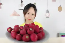 妹子试吃“樱桃小萝卜”，这么小的萝卜你见过吗？一口一个视频封面