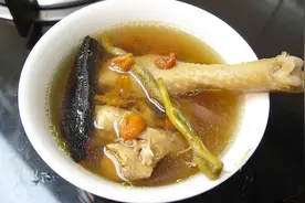 体质不好要常喝这一碗鸡汤，下料做法简单，多喝睡眠气色好视频封面