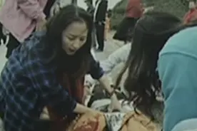 “蜜月”路遇车祸 小夫妻火场勇救四人视频封面