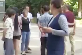 业主被广场舞大妈围攻身亡：物业社区赔偿10万，将起诉跳舞大妈视频封面