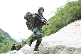 陆军“精武-2018”军事比武：36小时挑战极限 平均年龄仅19岁