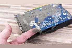 你家电脑多久没清灰了？赶紧打开机箱看一看，小心损坏主板硬件