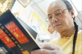 清朝皇室的后人，自己过着王爷般的生活，妻子也活得像福晋视频封面