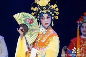 在中国戏剧最高奖上怒刷存在感：能编能演夺梅，她至今是唯一人