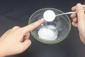 小苏打加白糖，用处非常大，放在厨房里相当的管用视频封面