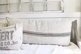 火爆朋友圈的旧衣大改造，剪几下就能做时髦挎包，简单又美观！图片