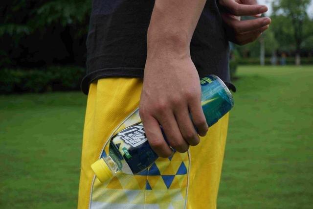 魔力运动饮料实际上嘴体验：夏日打球必备，轻松让你状态满满