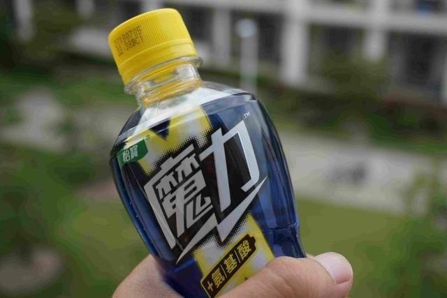 魔力运动饮料实际上嘴体验：夏日打球必备，轻松让你状态满满