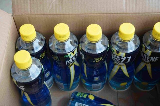 魔力运动饮料实际上嘴体验：夏日打球必备，轻松让你状态满满